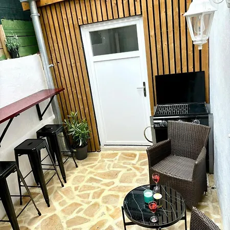 Confort, Halles Et A Pied Centre Apartment *