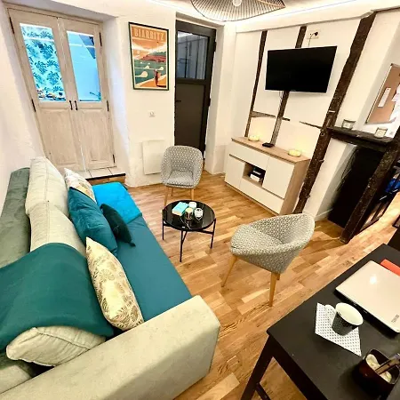 Confort, Halles Et A Pied Centre *