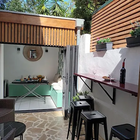 Confort, Halles Et à Pied Centre *