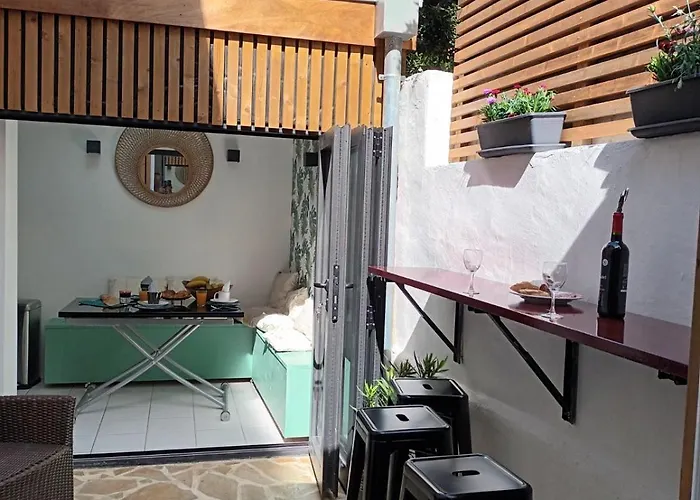 Confort, Halles Et à Pied Centre *